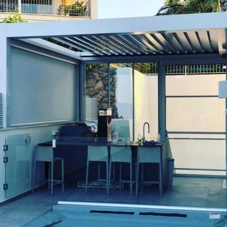 Bioklimatická pergola se stahovací střechou TIVOLI Bioklimatická pergola se stahovacími lamelami TIVOLI