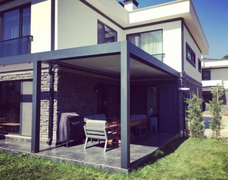 Bioklimatická pergola se stahovací střechou TIVOLI Bioklimatická pergola se stahovacími lamelami TIVOLI