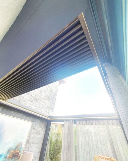 Bioklimatická pergola se stahovací střechou TIVOLI Bioklimatická pergola se stahovacími lamelami TIVOLI