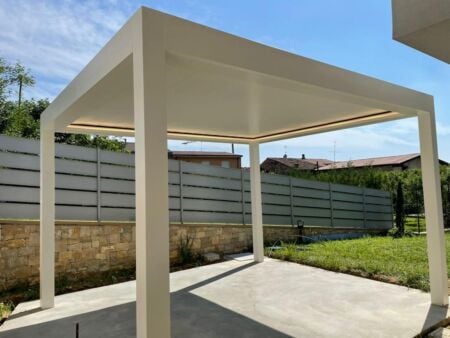 Bioklimatická pergola se stahovací střechou TIVOLI Bioklimatická pergola se stahovacími lamelami TIVOLI