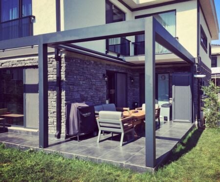 Bioklimatická pergola se stahovací střechou TIVOLI Bioklimatická pergola se stahovacími lamelami TIVOLI