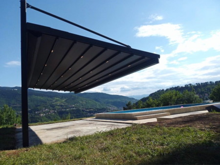 Posuvná hliníková pergola ERA HG - zastřešení terasy Pergola ERA HG se stahovací střechou