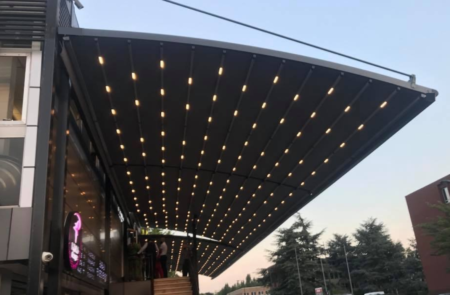 Posuvná hliníková pergola OMEGA - zastřešení terasy Pergola OMEGA se stahovací střechou